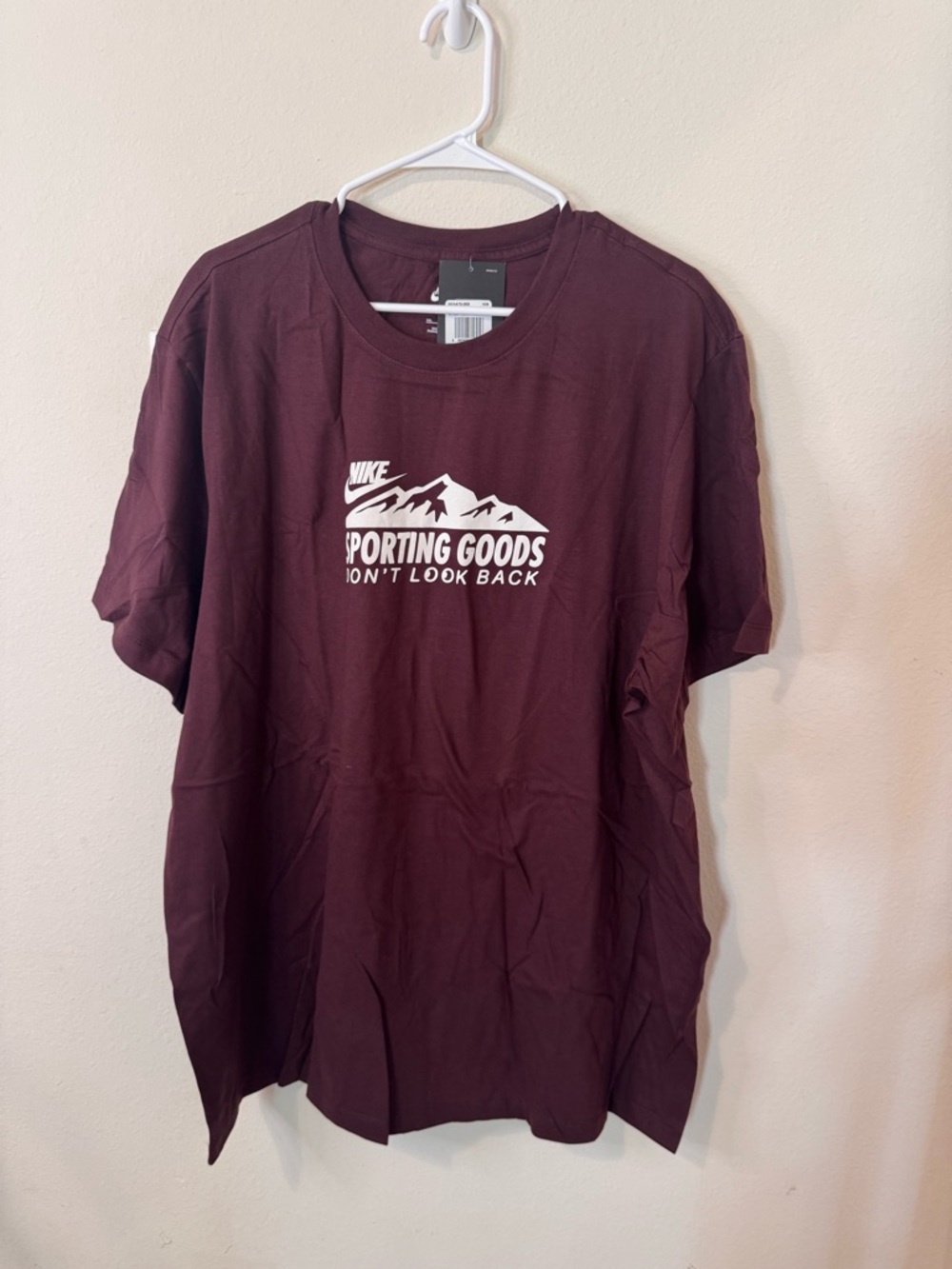 Nike Men’s Maroon Graphic Short Sleeve Tee with White Mountain Logo